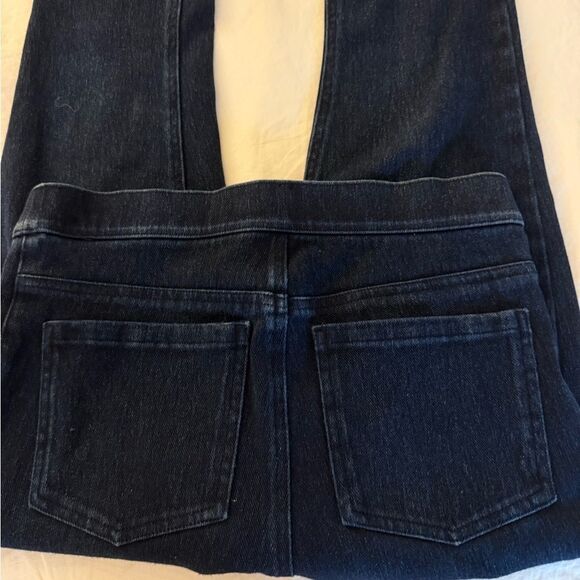 Spanx Woman’s Jean Leggings in Dark Wash. Size S/P. - Picture 4 of 9